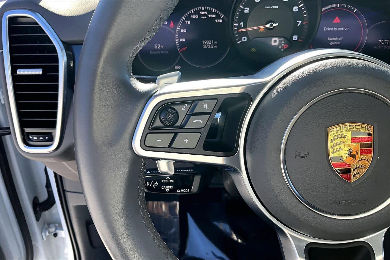 Used 2022 Porsche Cayenne AWD/4WD image 23