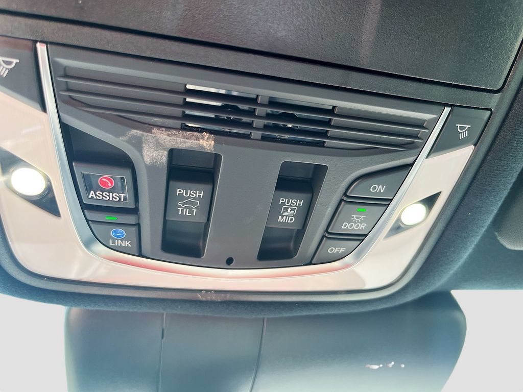 Used 2025 Acura RDX SH-AWD image 22