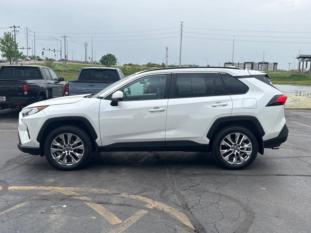 Used 2021 Toyota RAV4 XLE Premium AWD/4WD image 8