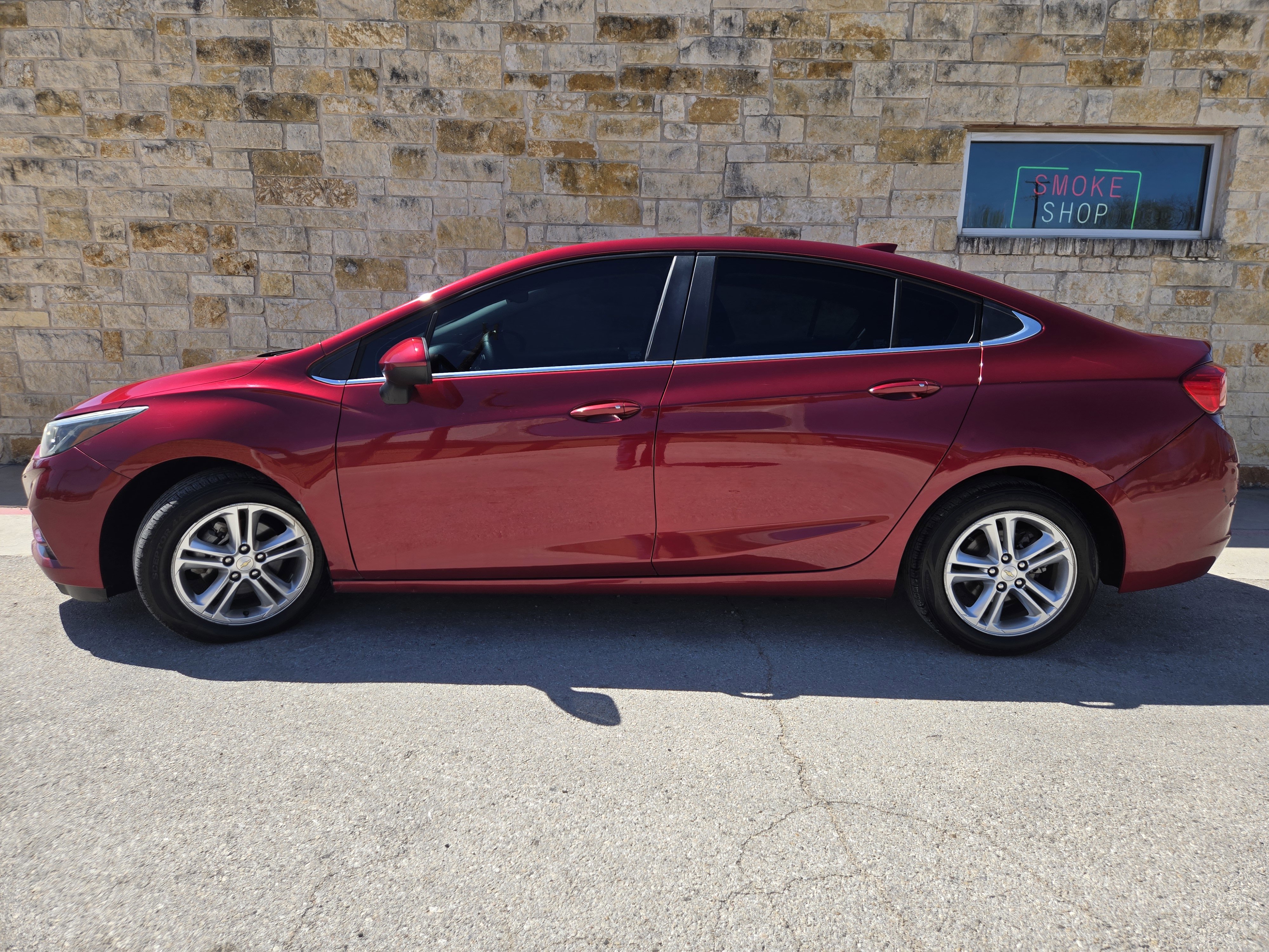 Used 2017 Chevrolet Cruze LT FWD image 1