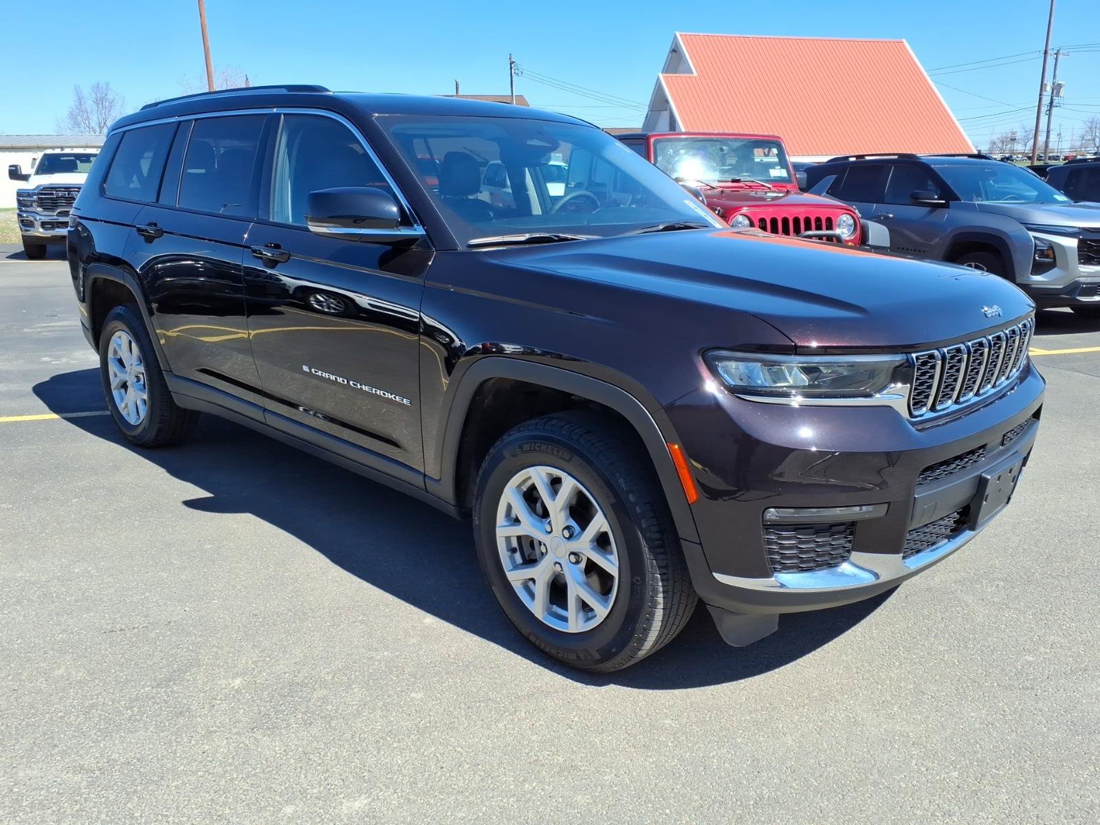 Used 2023 Jeep Grand Cherokee L Limited AWD/4WD image 3