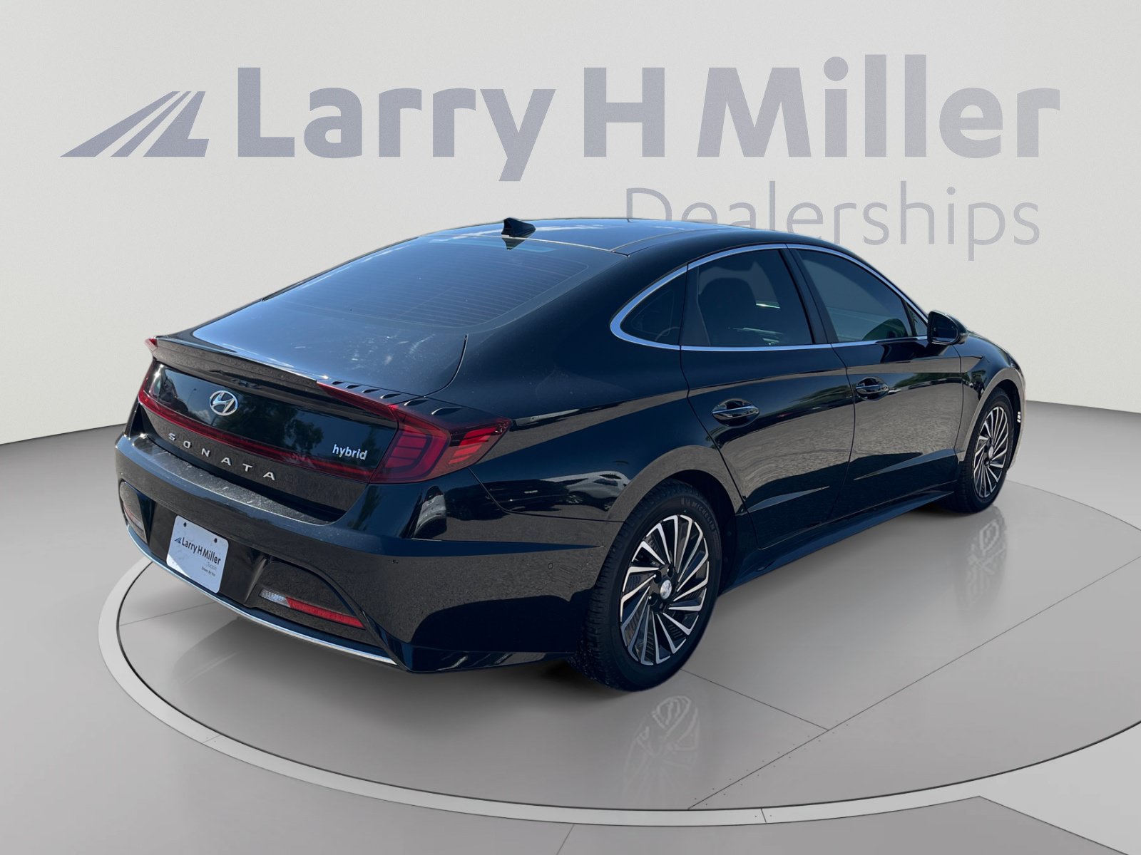 Used 2023 Hyundai Sonata Limited w/ Cargo Package FWD image 5