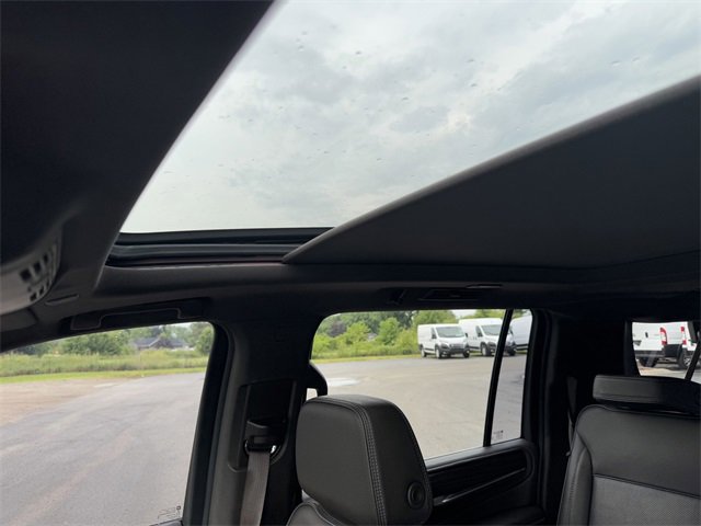 Used 2021 GMC Yukon XL Denali w/ Denali Premium Package image 40