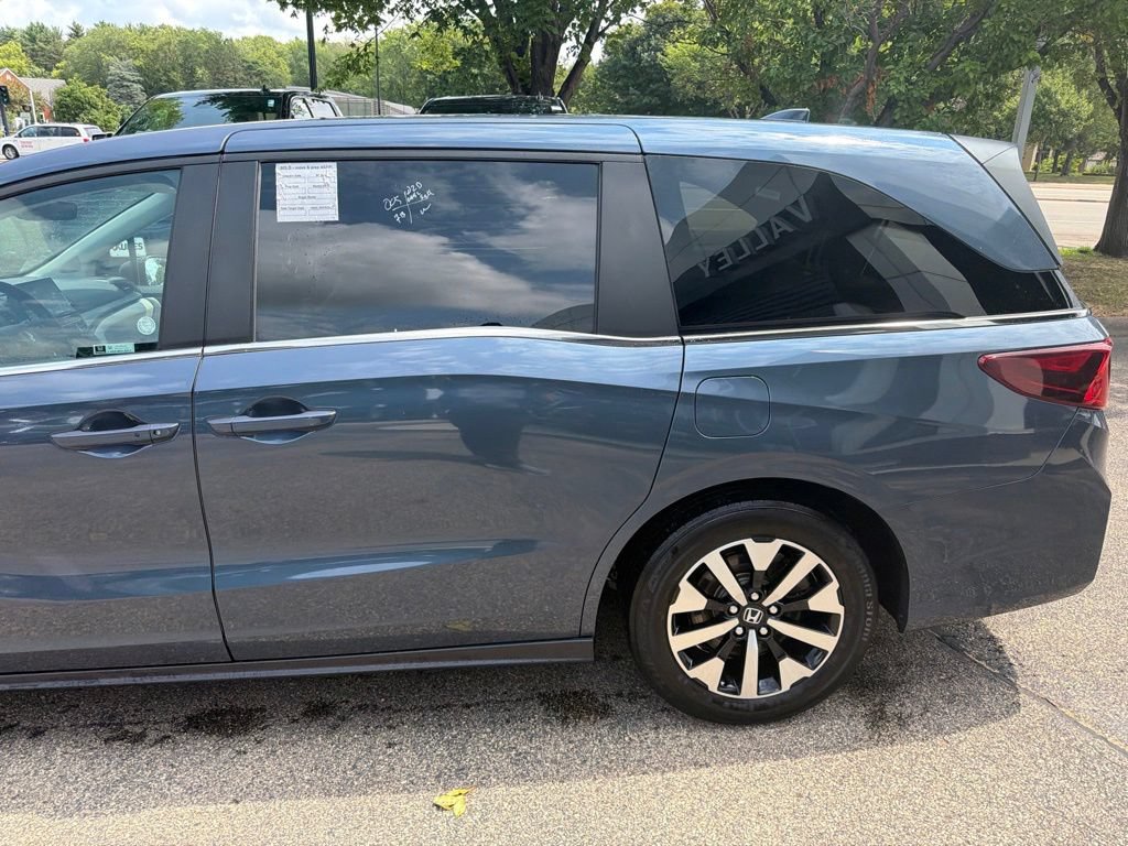 Used 2025 Honda Odyssey EX-L image 3