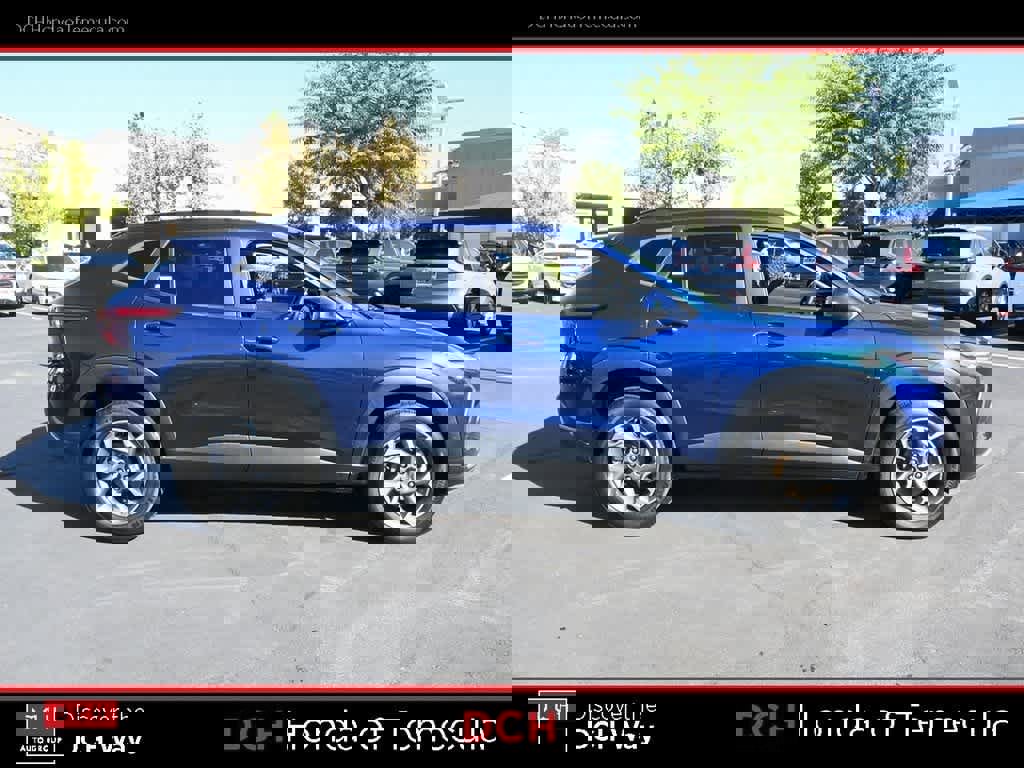 Used 2024 Chevrolet Trax LT w/ Sunroof Package image 5