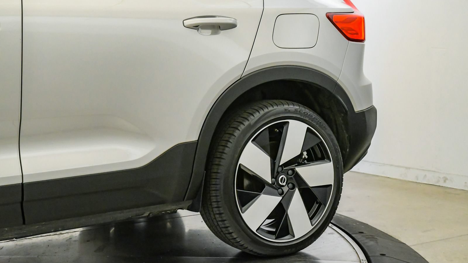 Certified 2023 Volvo XC40 Recharge Plus AWD/4WD image 11