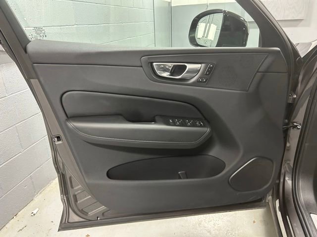 Certified 2025 Volvo XC60 B5 Plus AWD/4WD image 7