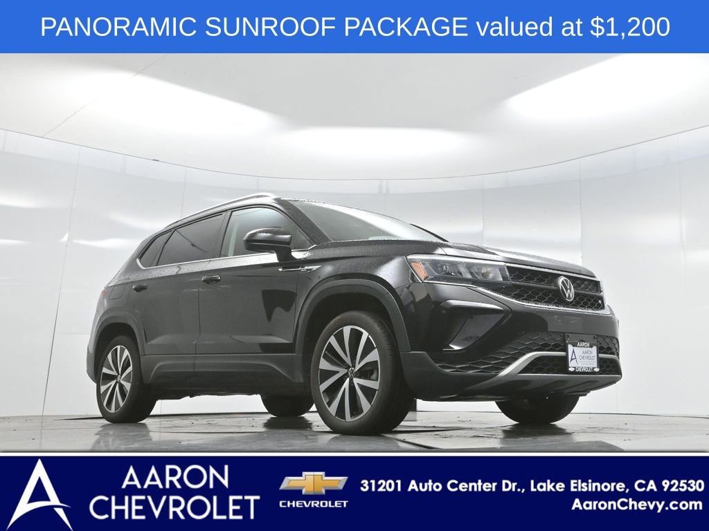 Used 2023 Volkswagen Taos SE w/ Panoramic Sunroof Package image 2