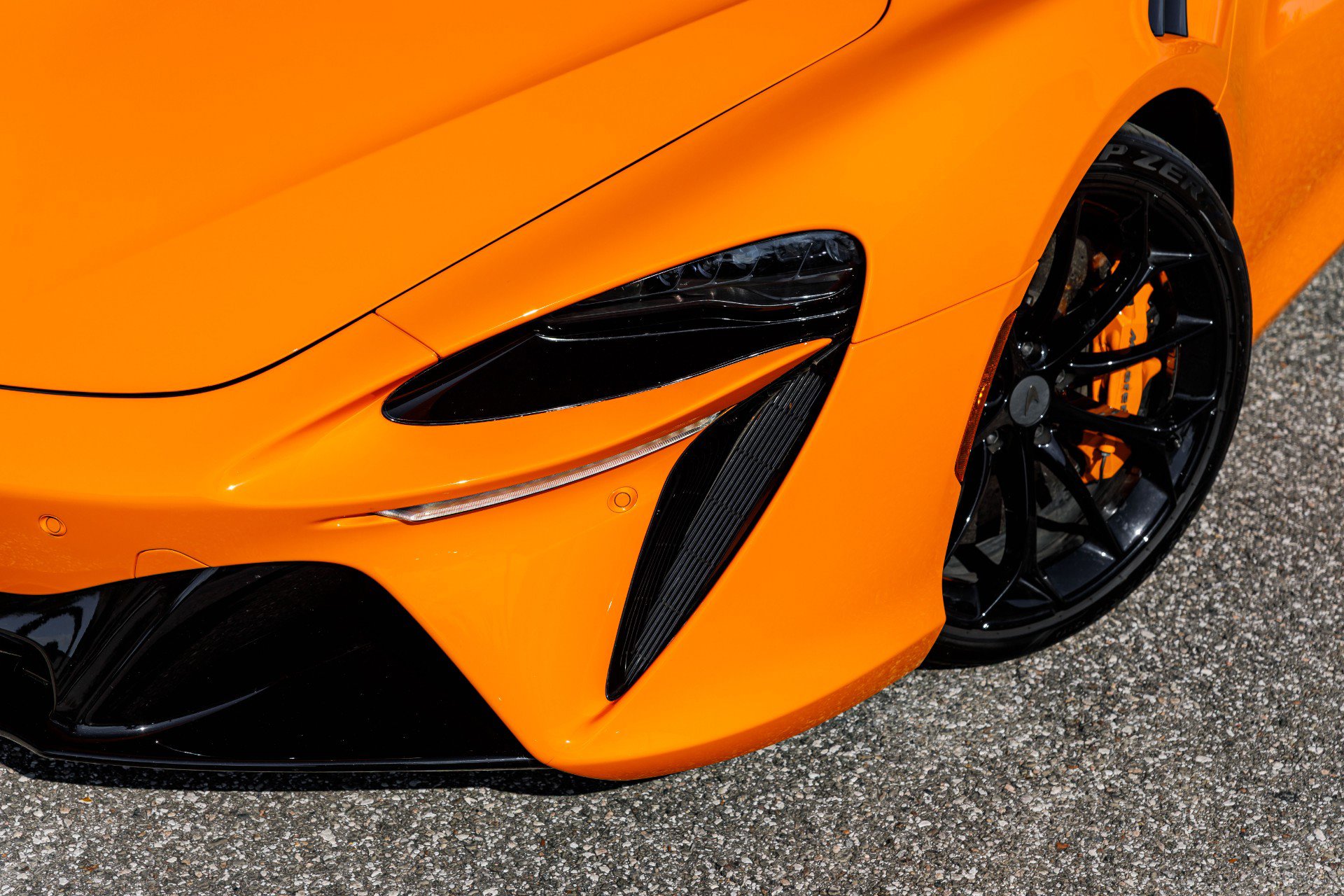 Used 2025 McLaren Artura image 45