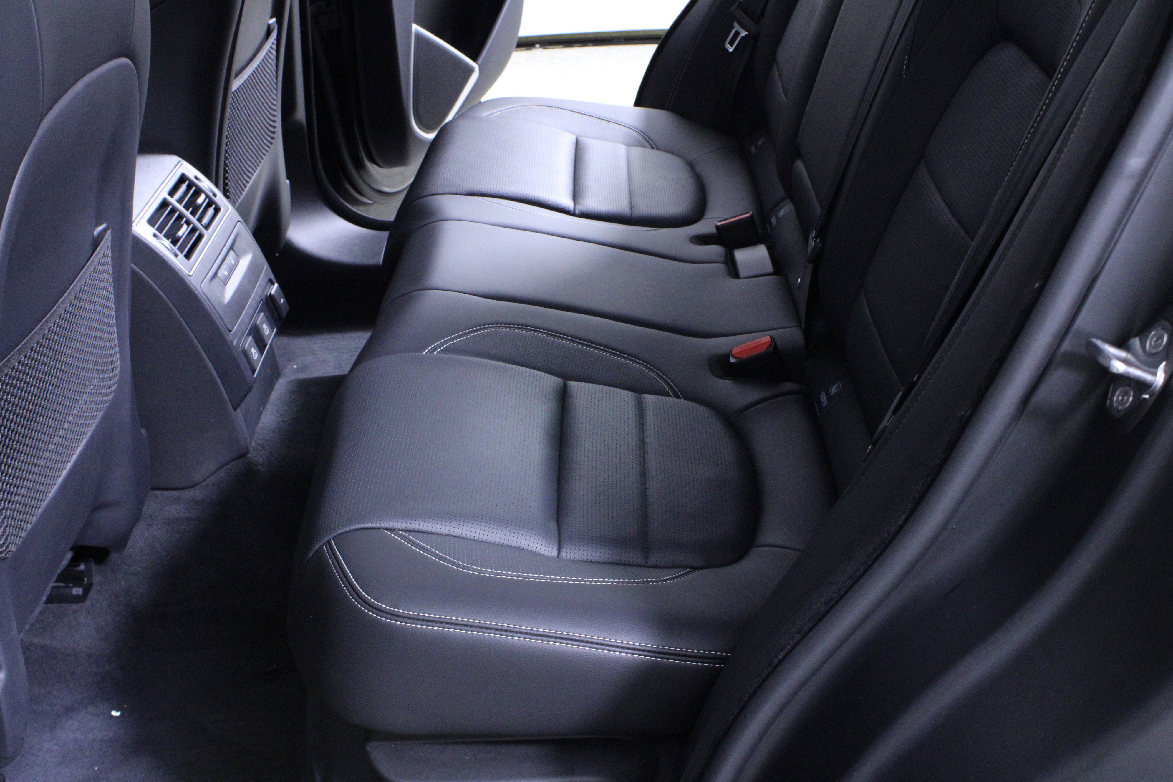 Used 2025 Jaguar F-PACE R-Dynamic S image 11