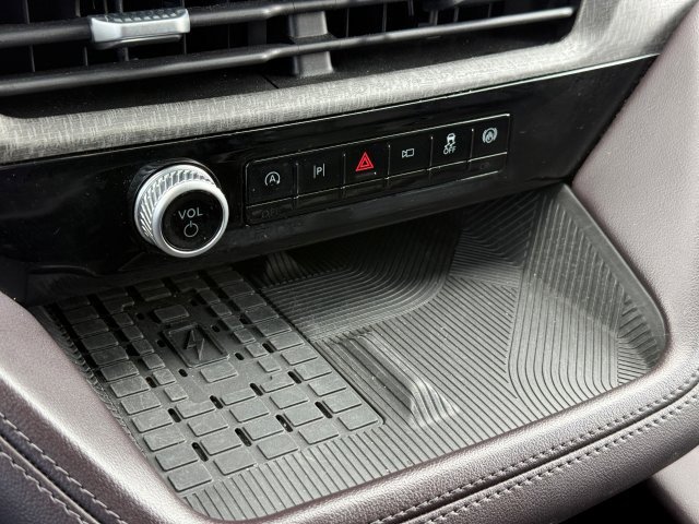 Certified 2025 Ford Explorer Platinum w/ LUX Leather Package image 38