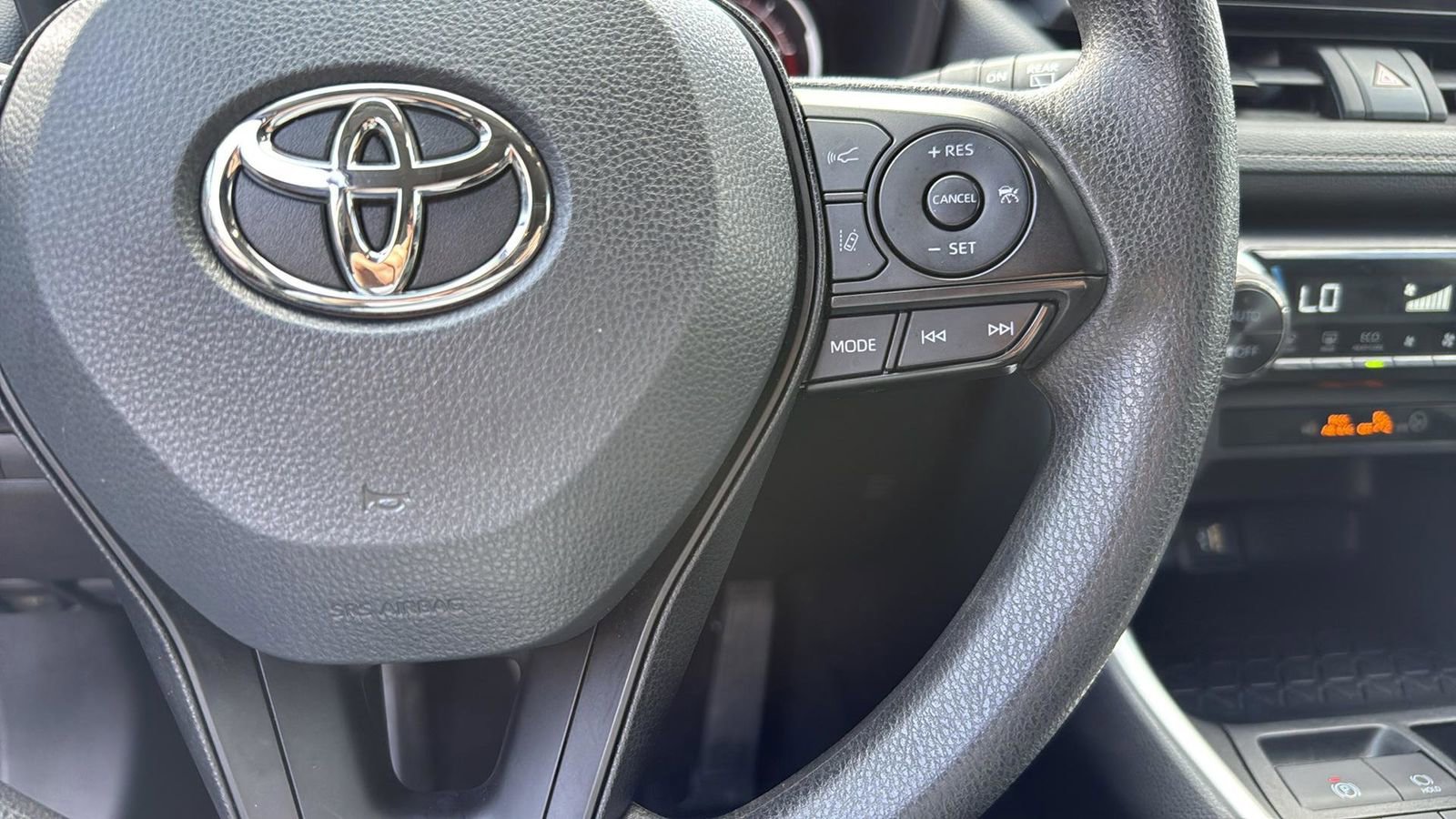 Used 2025 Toyota RAV4 XLE w/ Convenience Package FWD image 16