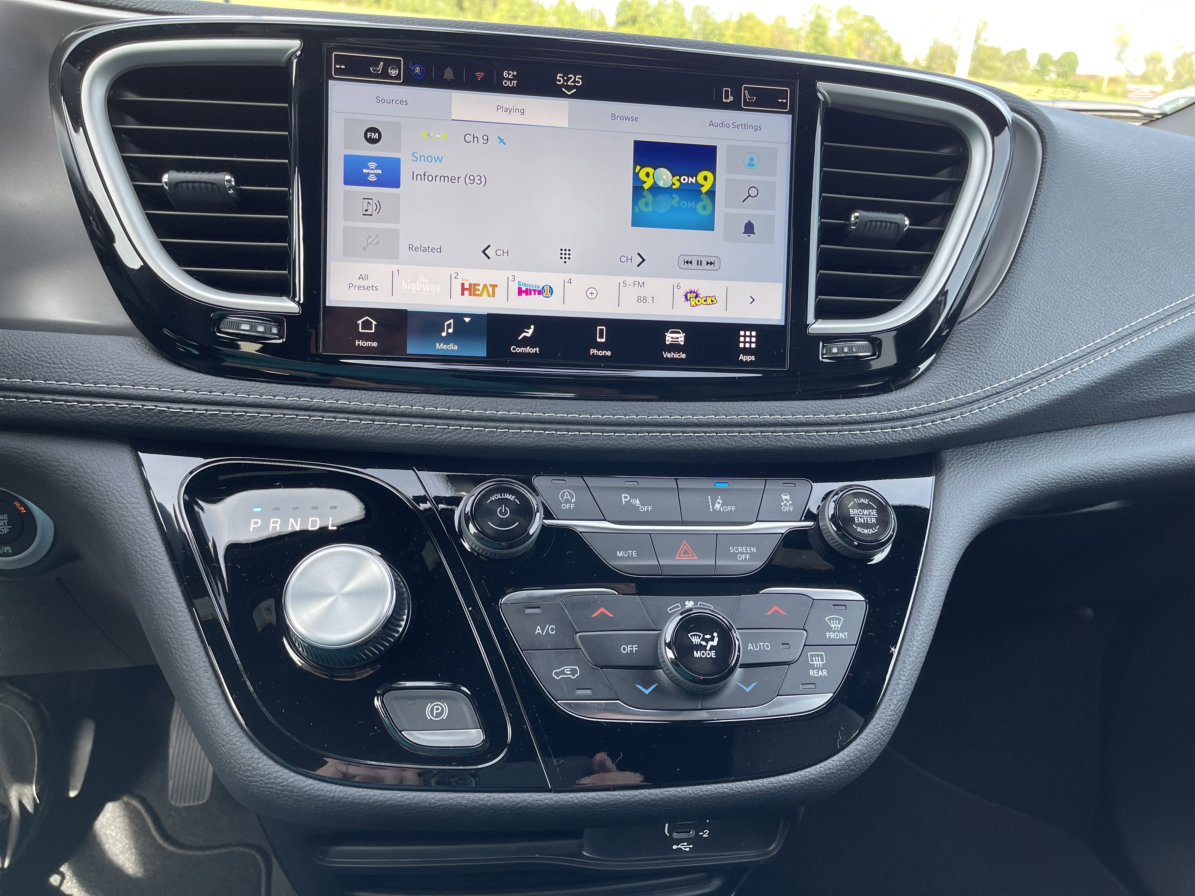New 2026 Chrysler Pacifica Select image 23