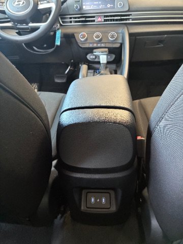 Used 2026 Hyundai Elantra SE FWD image 21