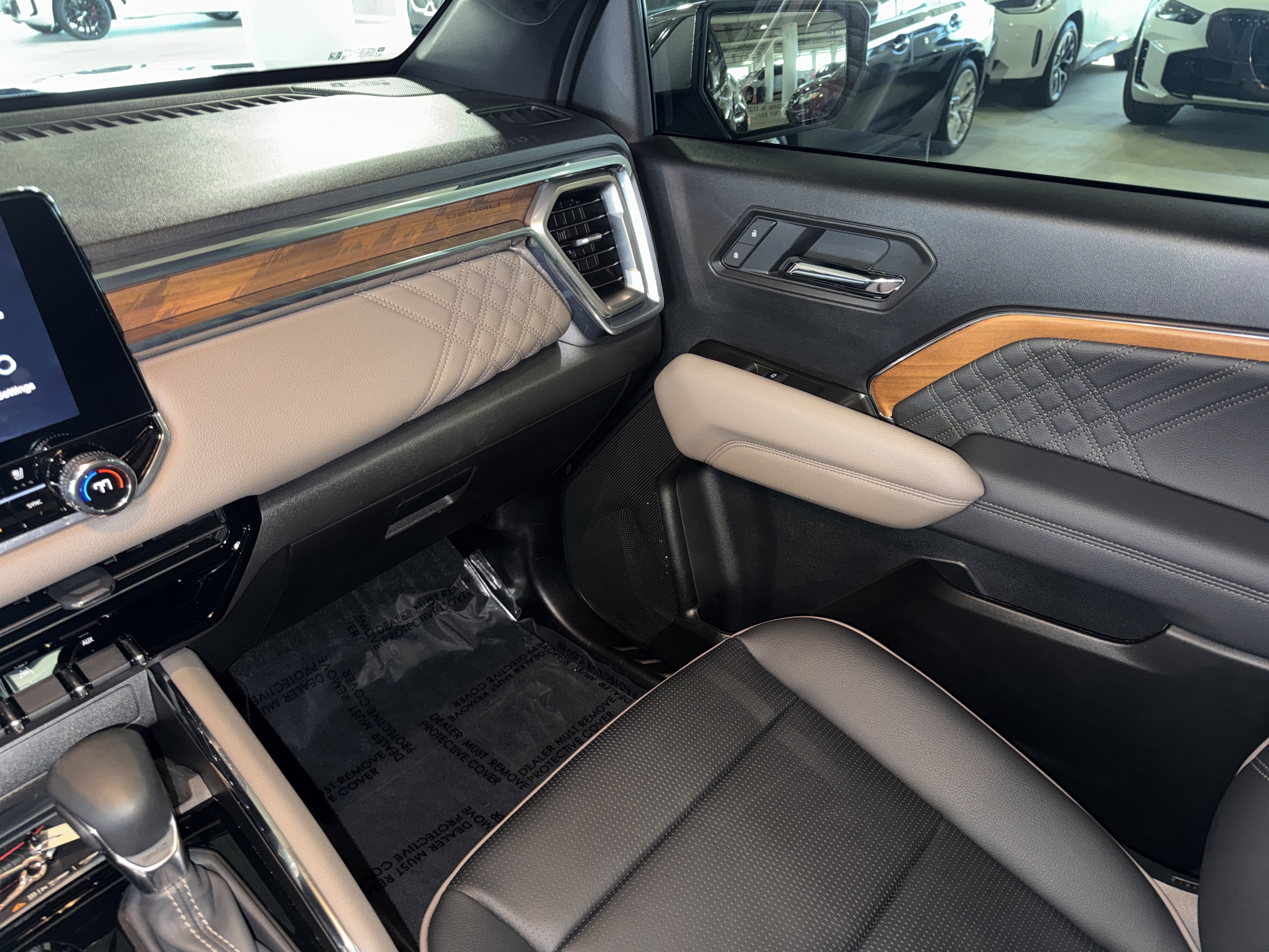 Used 2025 GMC Canyon Denali image 29