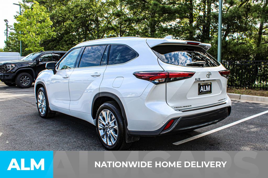 Used 2024 Toyota Highlander Limited image 5