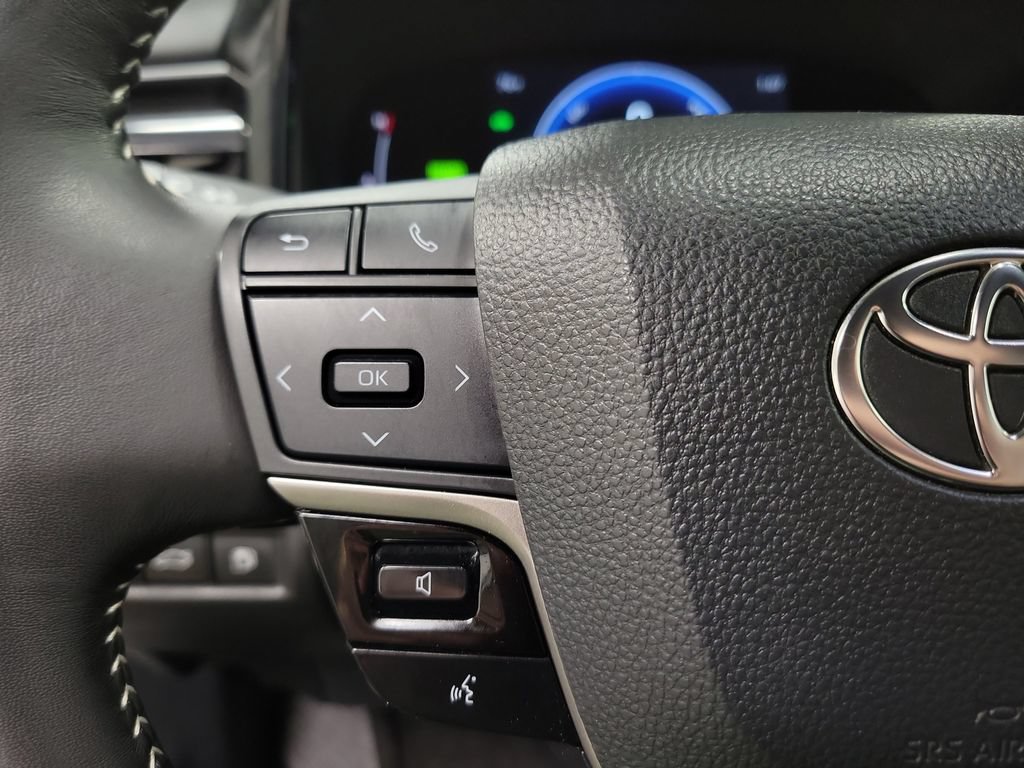 Used 2025 Toyota Camry SE w/ Convenience Package FWD image 25