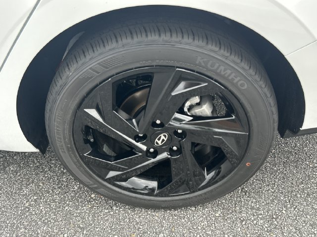 New 2026 Hyundai Elantra Sport FWD image 21