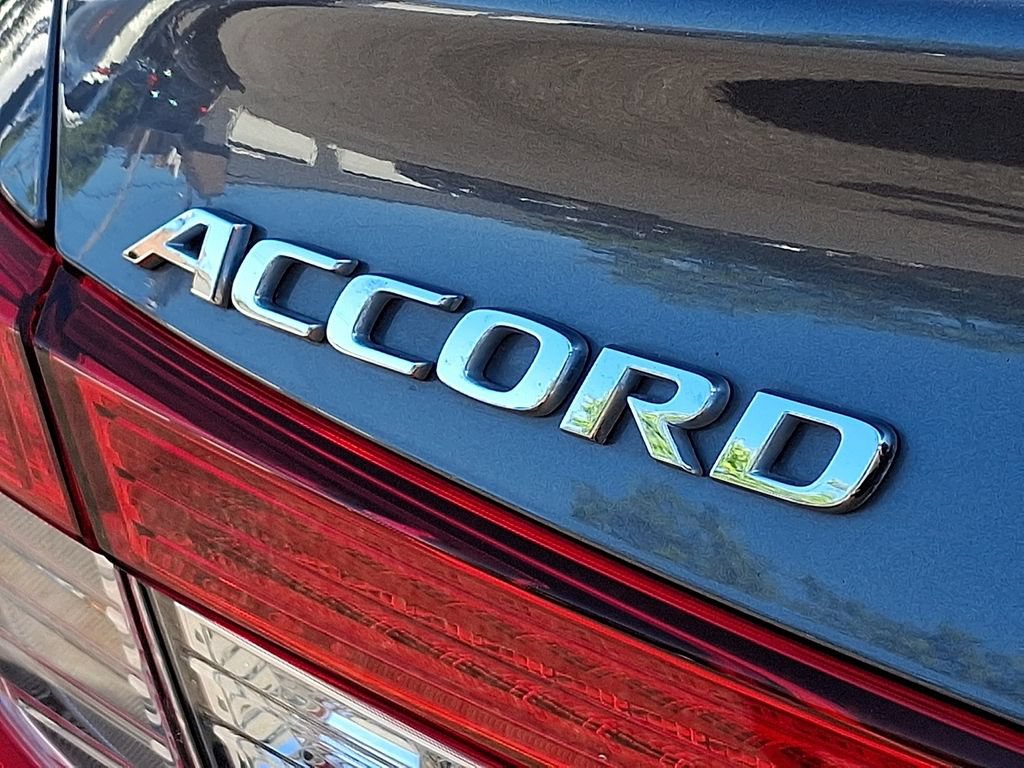 Used 2018 Honda Accord EX image 30