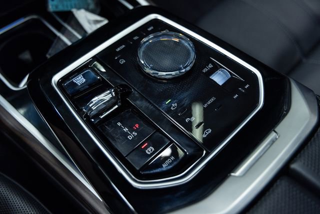 Certified 2023 BMW 760i xDrive w/ Executive Package AWD/4WD image 19