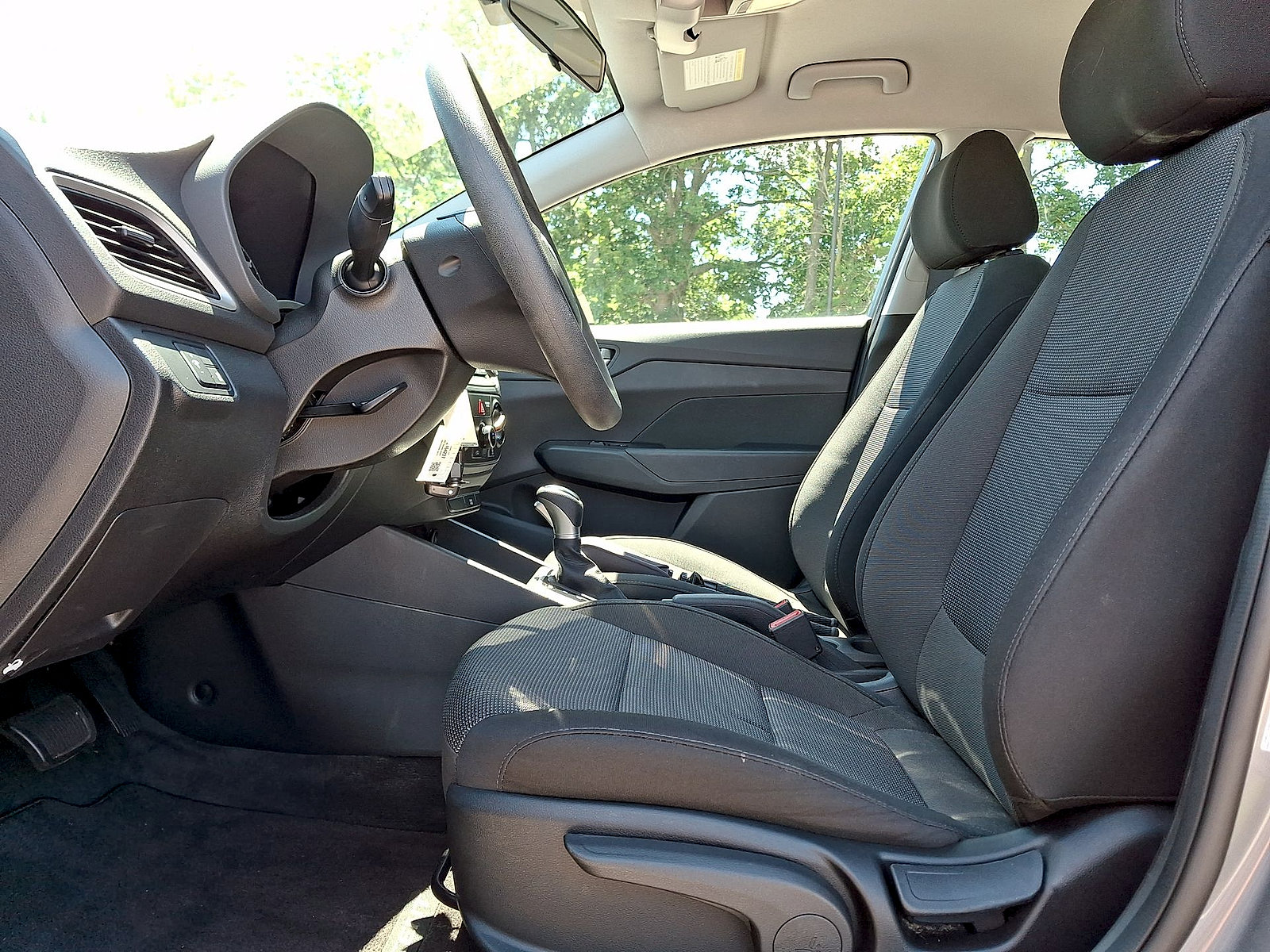 Used 2022 Hyundai Accent SE FWD image 11
