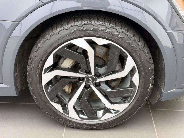 Used 2024 Audi Q8 e-tron Premium Plus w/ Premium Plus Package AWD/4WD image 7
