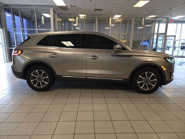 Used 2019 Lincoln Nautilus Select image 9