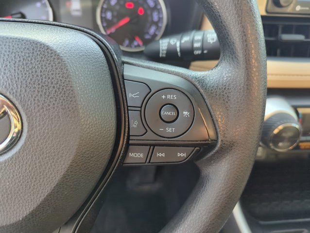 Used 2021 Toyota RAV4 XLE FWD image 15