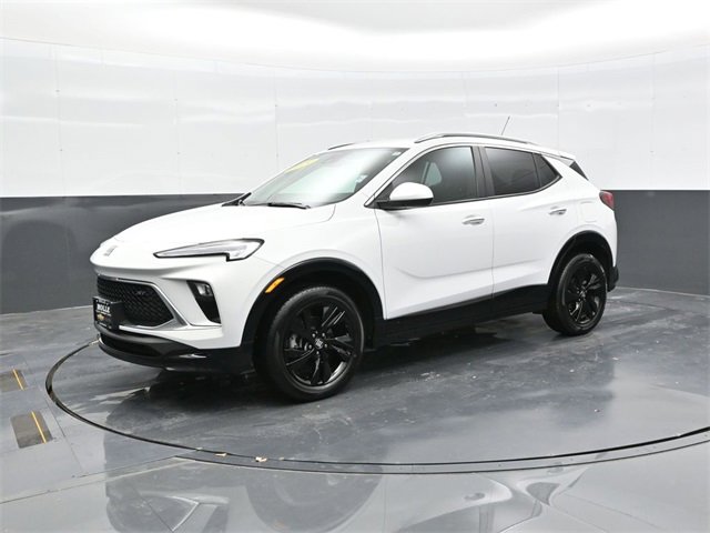 Used 2024 Buick Encore GX Sport Touring image 3