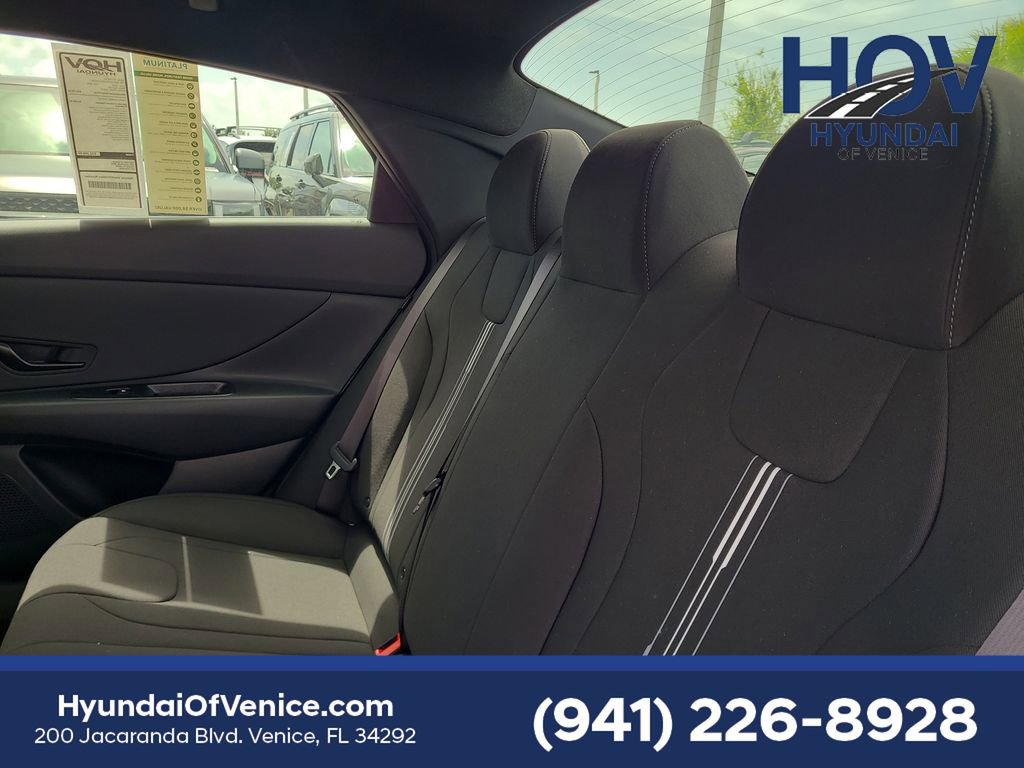 New 2025 Hyundai Elantra SEL image 5