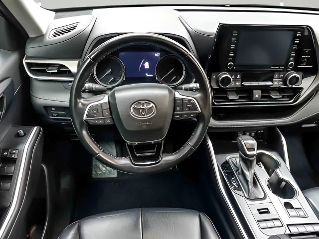 Used 2021 Toyota Highlander XLE AWD/4WD image 14
