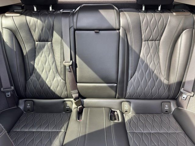 Used 2023 Buick Envision Avenir image 22
