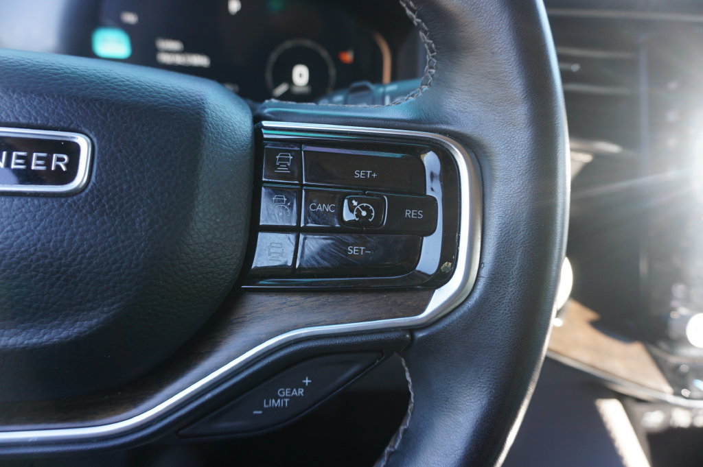 Used 2023 Jeep Grand Wagoneer 4WD image 9