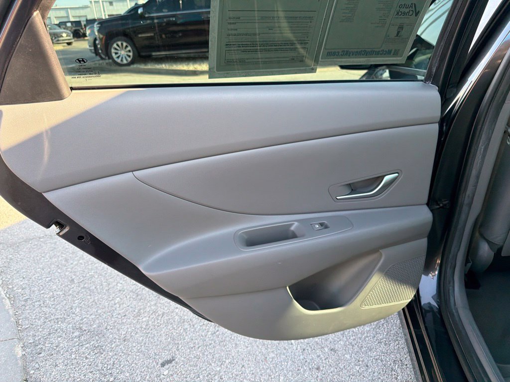 Used 2022 Hyundai Elantra SEL w/ Preferred Accessory Package FWD image 15