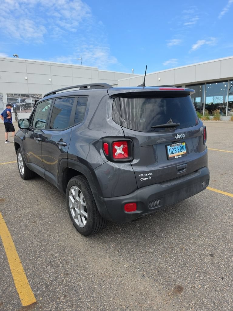 Used 2023 Jeep Renegade Latitude w/ Premium Group AWD/4WD image 4