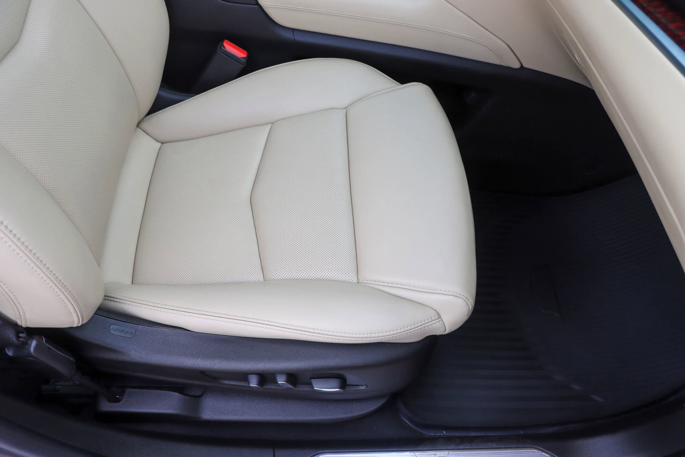 Used 2018 Cadillac XT5 Luxury w/ Driver Awareness Package FWD image 22