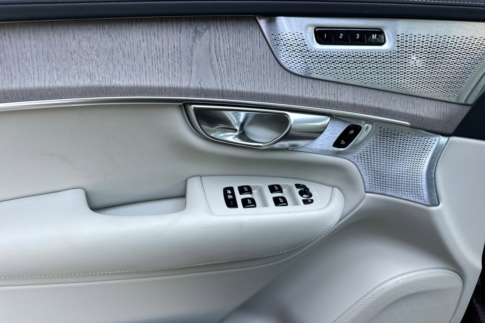 New 2026 Volvo XC90 T8 Ultra w/ Lounge Package image 10