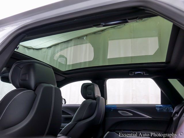 New 2025 Cadillac Lyriq Luxury w/ LPO, Floor Liner Package AWD/4WD image 10