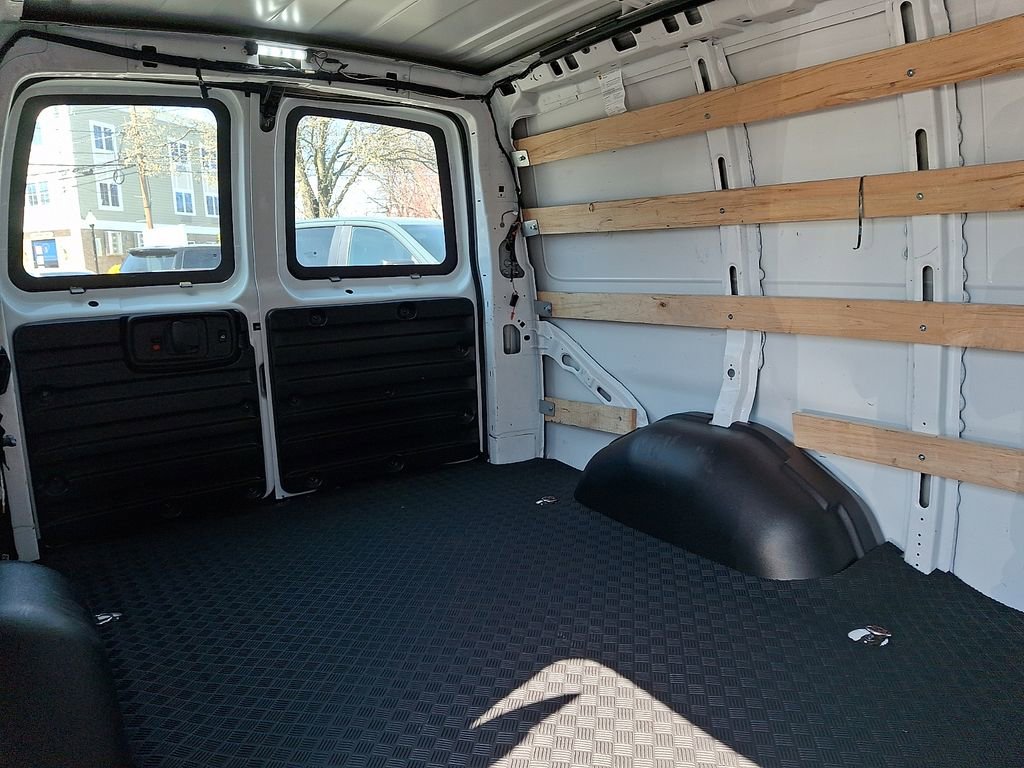 Used 2024 GMC Savana 2500 w/ Driver Convenience Package image 12