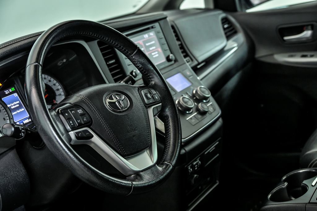 Used 2019 Toyota Sienna SE Premium image 15