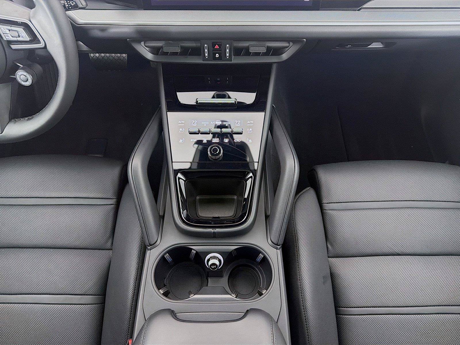Certified 2025 Porsche Cayenne AWD/4WD image 20