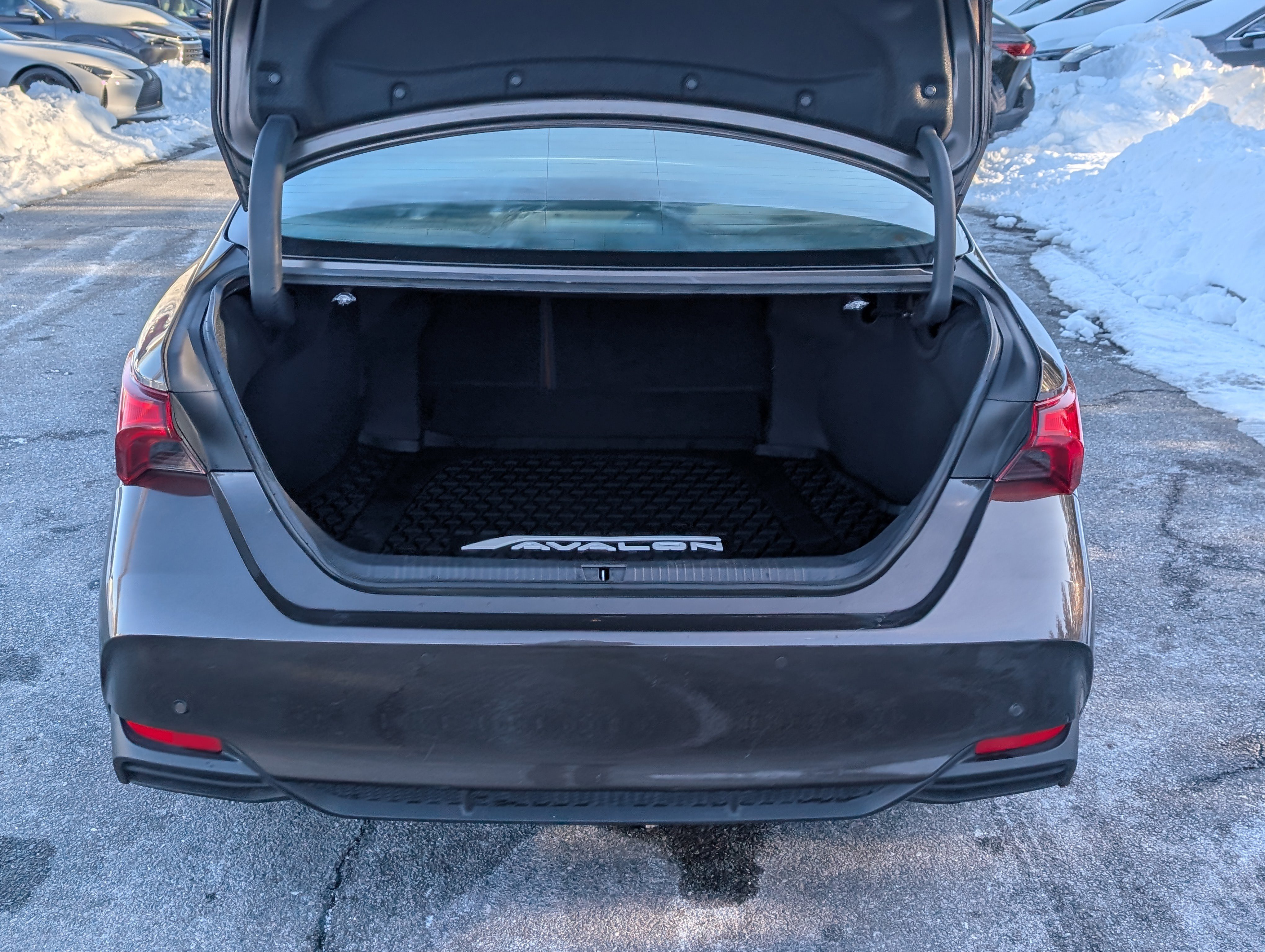 Used 2019 Toyota Avalon Limited w/ Advanced Safety Package image 13