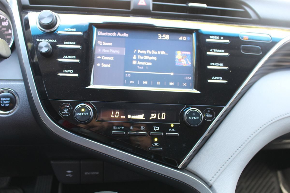 Used 2018 Toyota Camry XLE FWD image 30