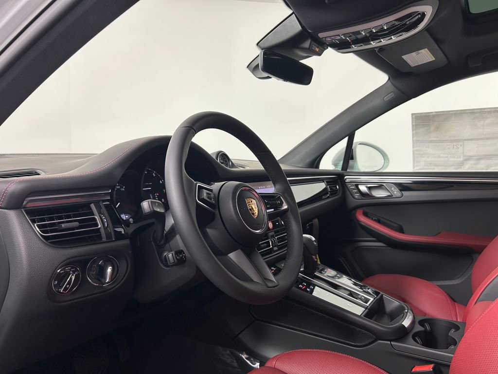 New 2026 Porsche Macan AWD/4WD image 4