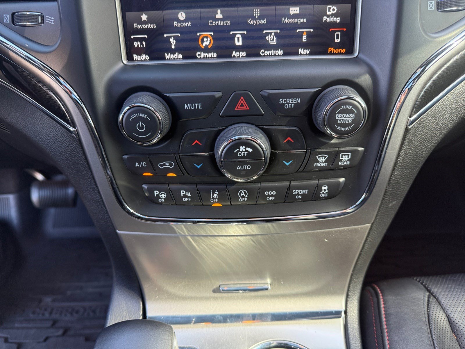 Used 2018 Jeep Grand Cherokee Trailhawk w/ Trailhawk Luxury Group AWD/4WD image 12