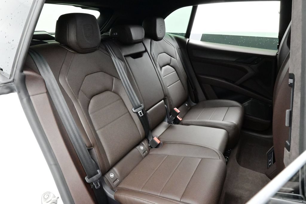 New 2026 Porsche Cayenne Turbo AWD/4WD image 16