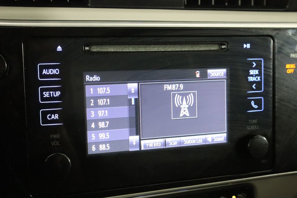 Used 2017 Toyota Corolla LE FWD image 28