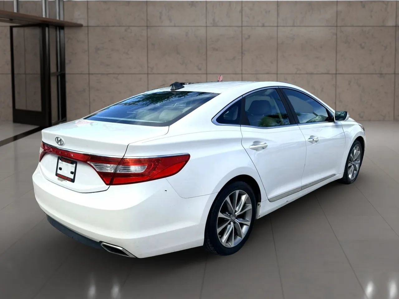 Used 2017 Hyundai Azera FWD image 3