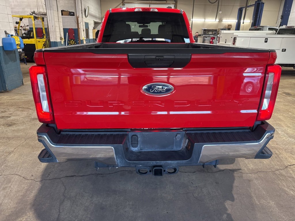 Used 2023 Ford F350 XLT image 3