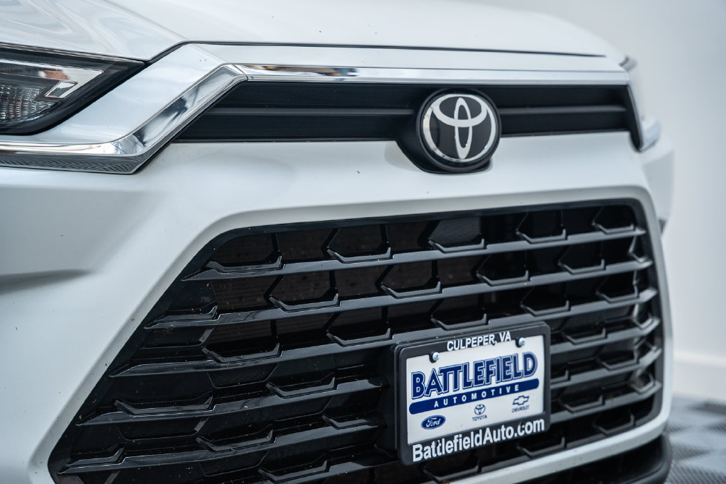 Certified 2025 Toyota Grand Highlander AWD image 14